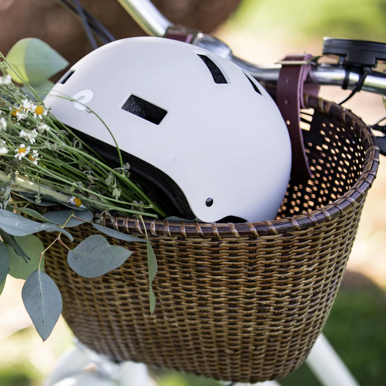 Dreamcatcher Handwoven Cane Bike Basket - Image 9